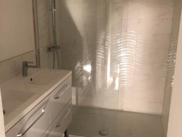 Réalisation d'une douche a l'italienne accompagné de son meuble double vasque